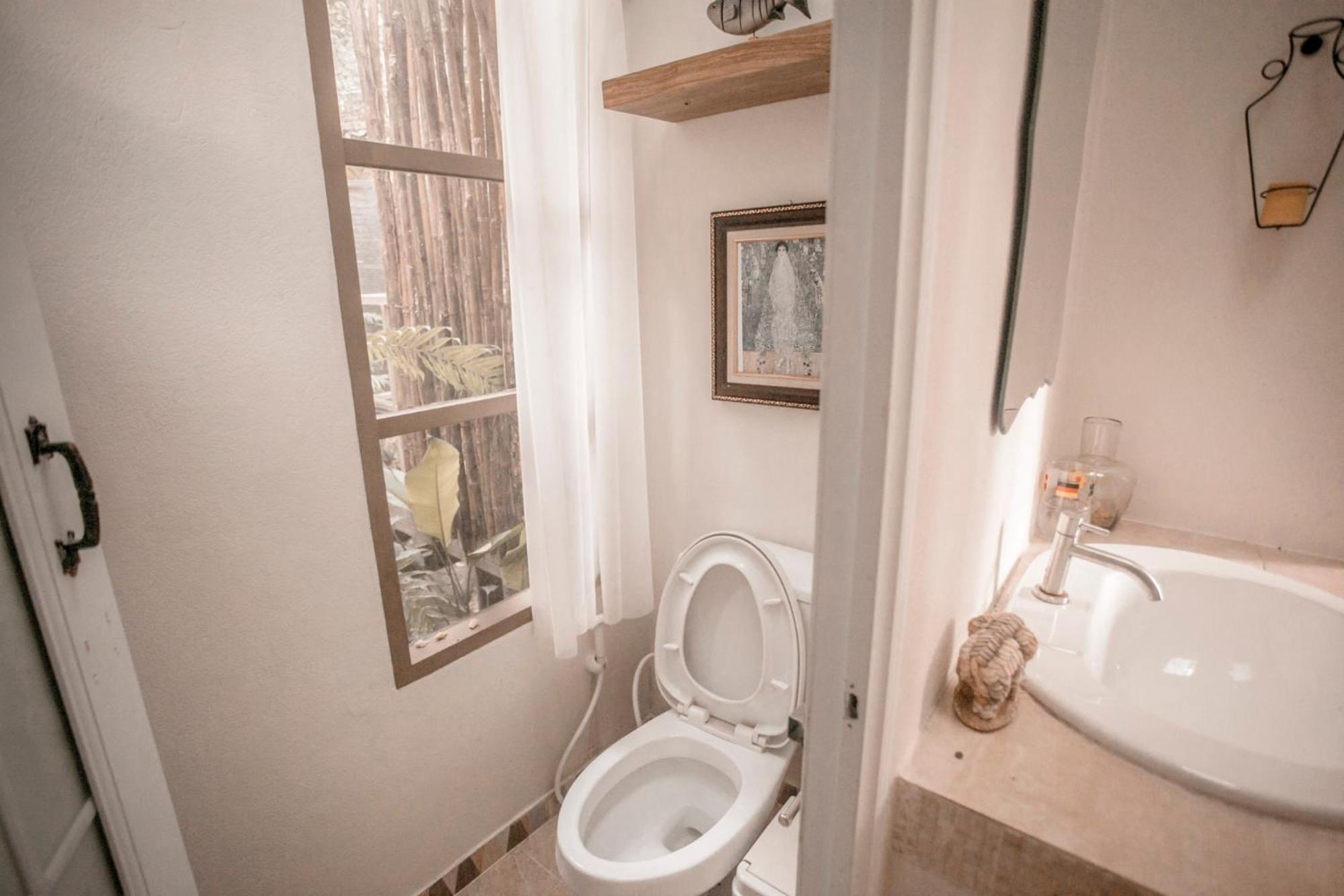 ホテル Cozy Huts トラート 部屋 写真