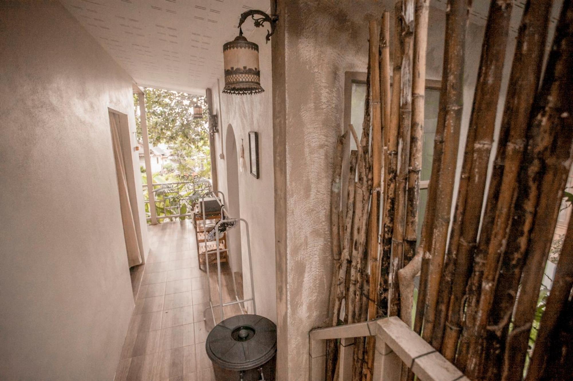ホテル Cozy Huts トラート 部屋 写真