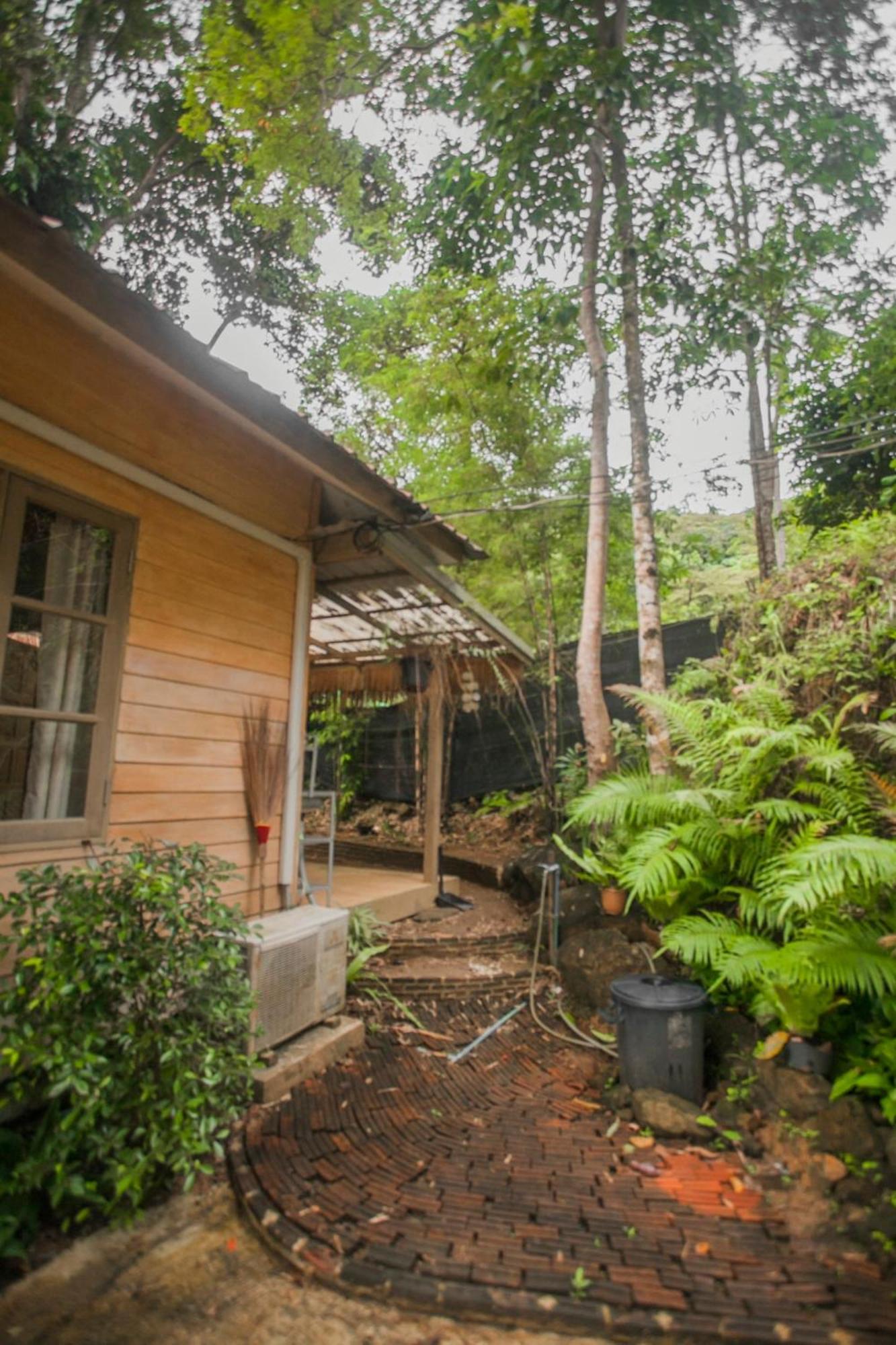ホテル Cozy Huts トラート 部屋 写真