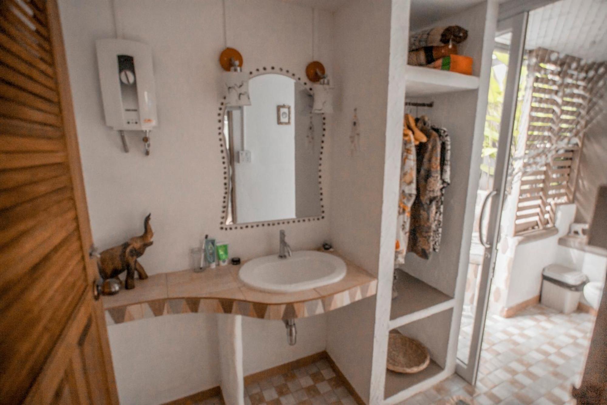ホテル Cozy Huts トラート 部屋 写真