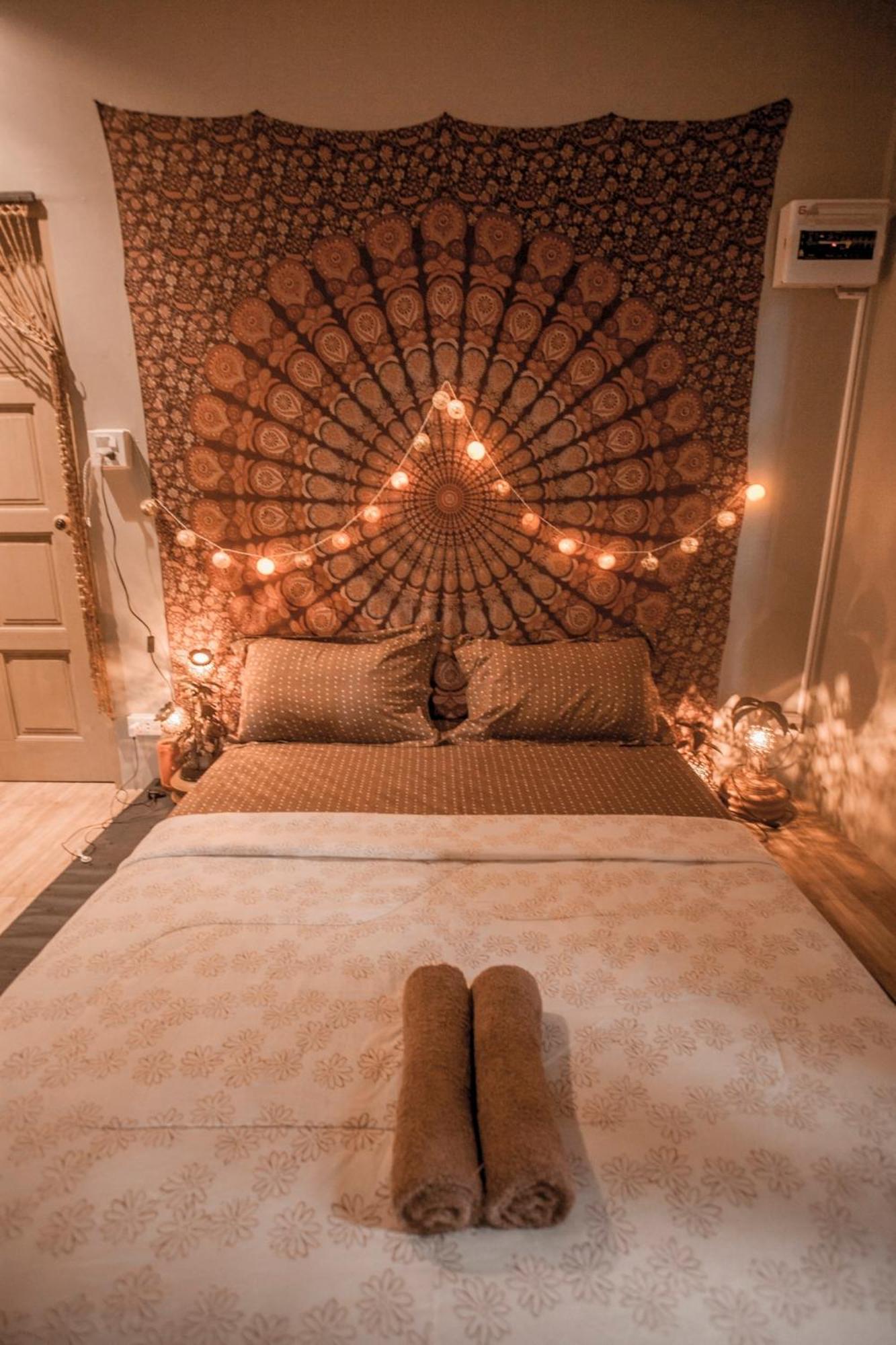 ホテル Cozy Huts トラート 部屋 写真