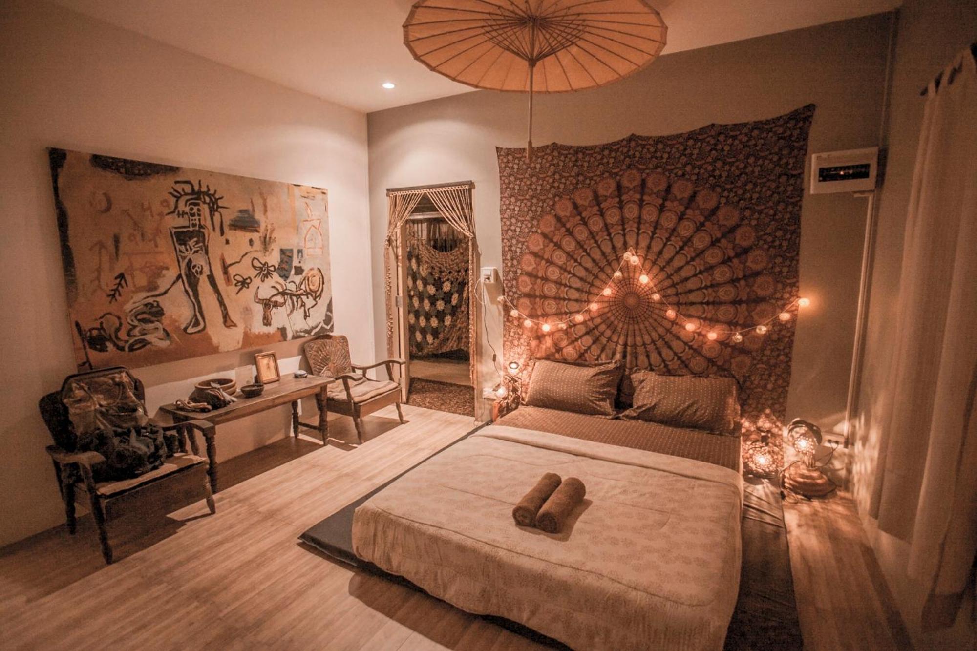 ホテル Cozy Huts トラート 部屋 写真