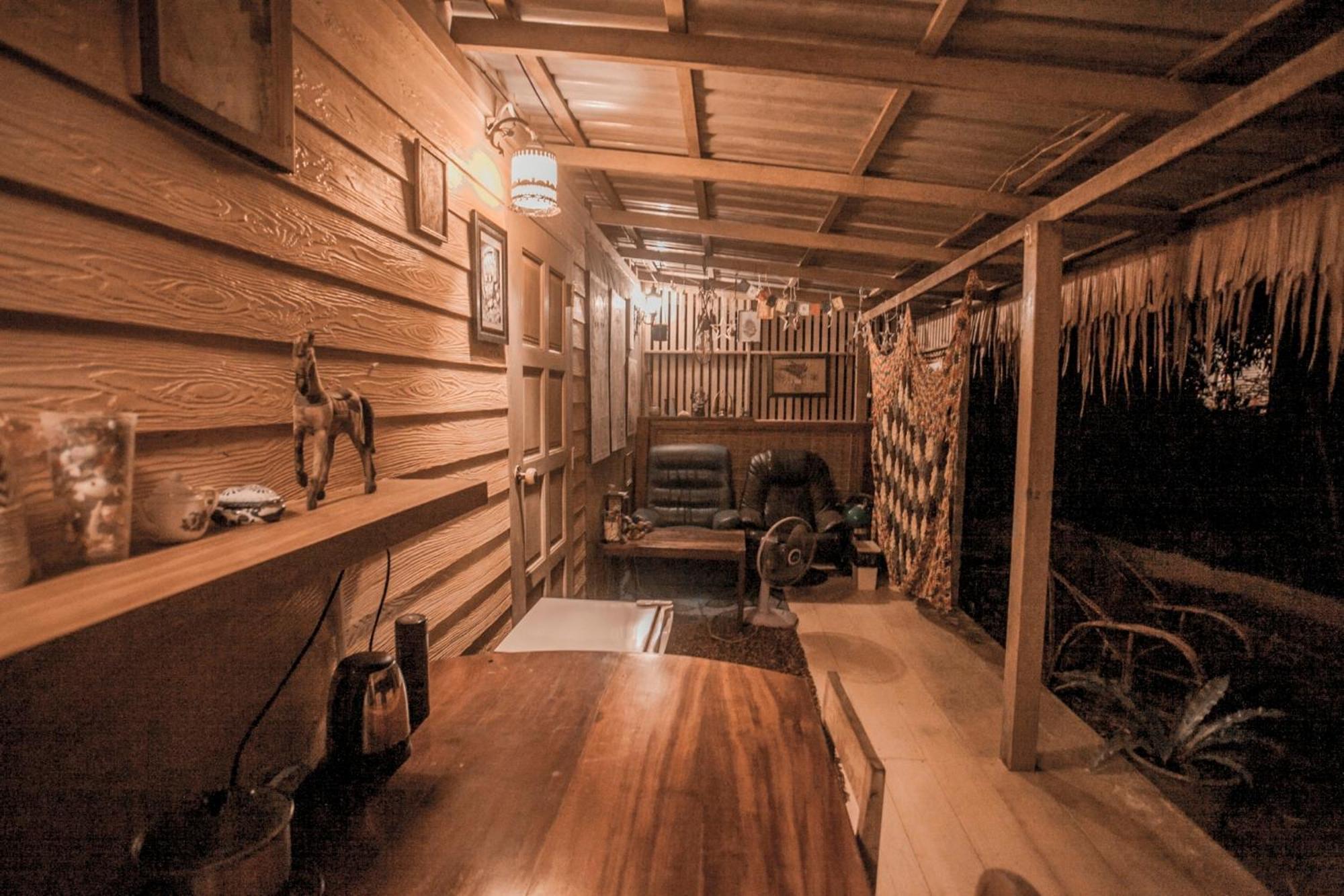 ホテル Cozy Huts トラート 部屋 写真